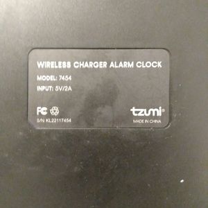 Tzumi 7454 Wireless Charging Alarm Clock